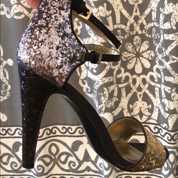 Women heels. Only worn once. Like new. - Picture 3 of 4